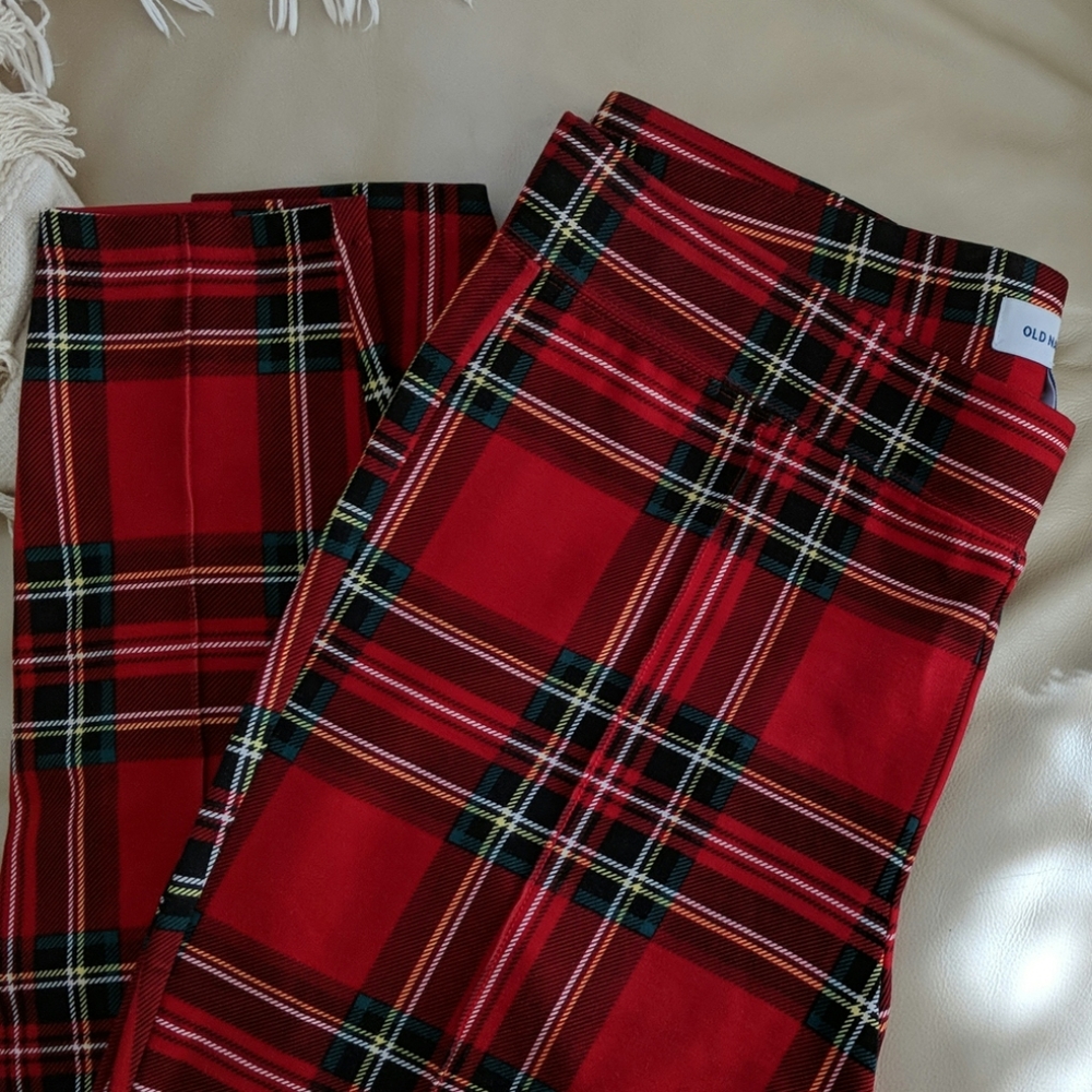 Like new! Old Navy red plaid Stevie pant